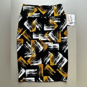 LuLaRoe Cassie 
Size: XS (2-4)
Color: Black, white and gold